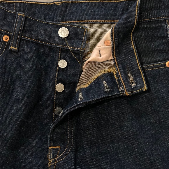 Dark wash Levi’s straight leg boyfriend jeans - Picture 5 of 5